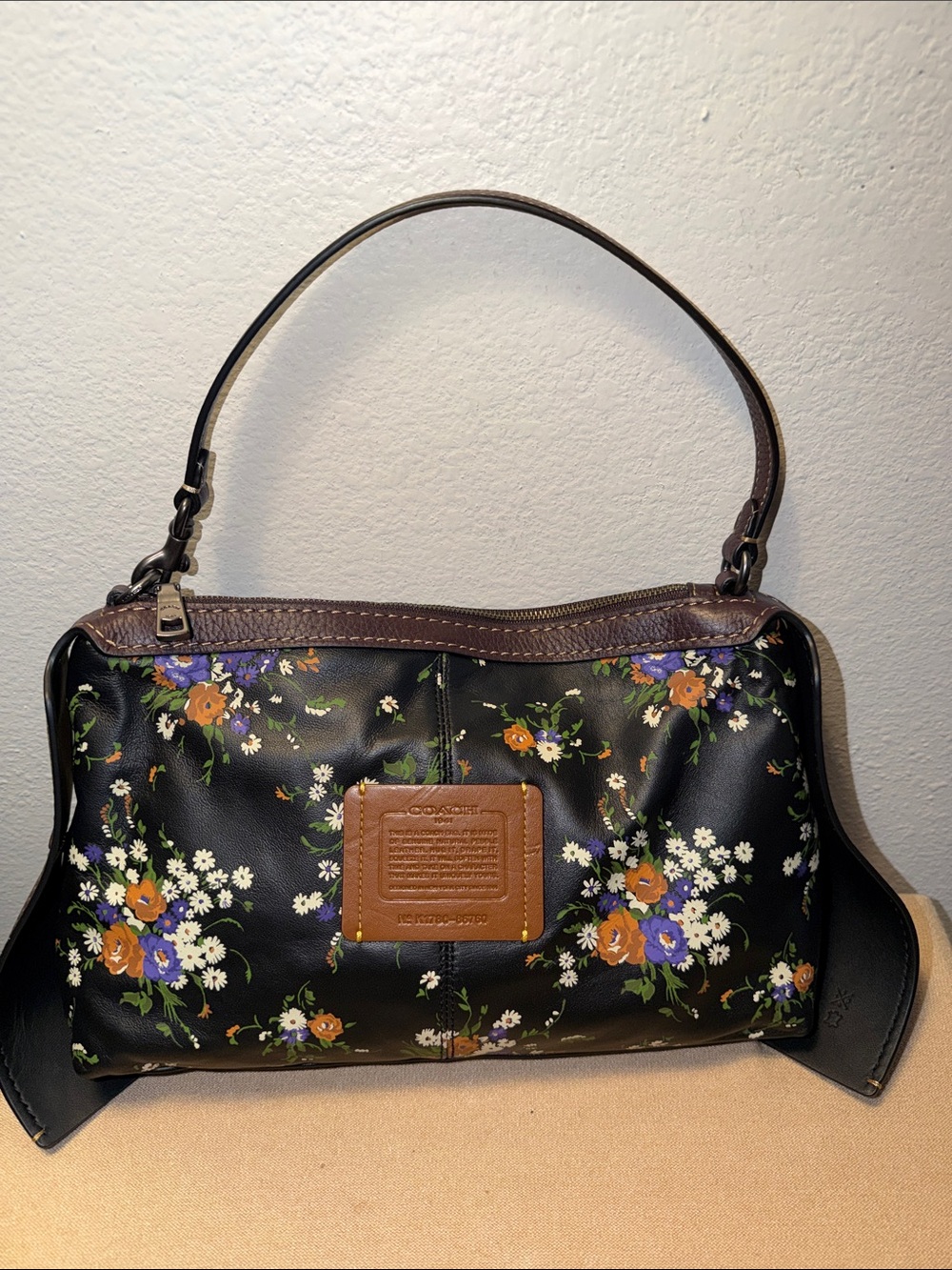 COACH BANDIT HOBO 39
BEECHWOOD/BLACK-COPPER - Picture 9 of 12